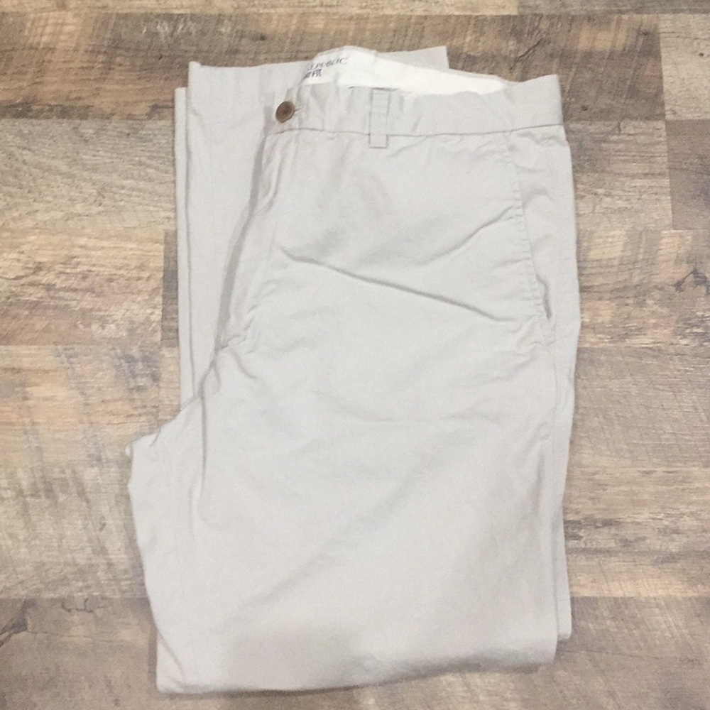 Men’s Banana Republic cotton khakis